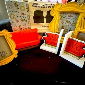 Friends TV series Home Decor Lot. Lrg peephole frame, bookends, piggy banks +